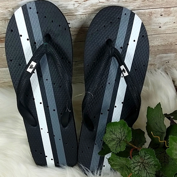Wfs Other - NWOT, WFS, blk, wht. Gray, flipflops, Sz11/12